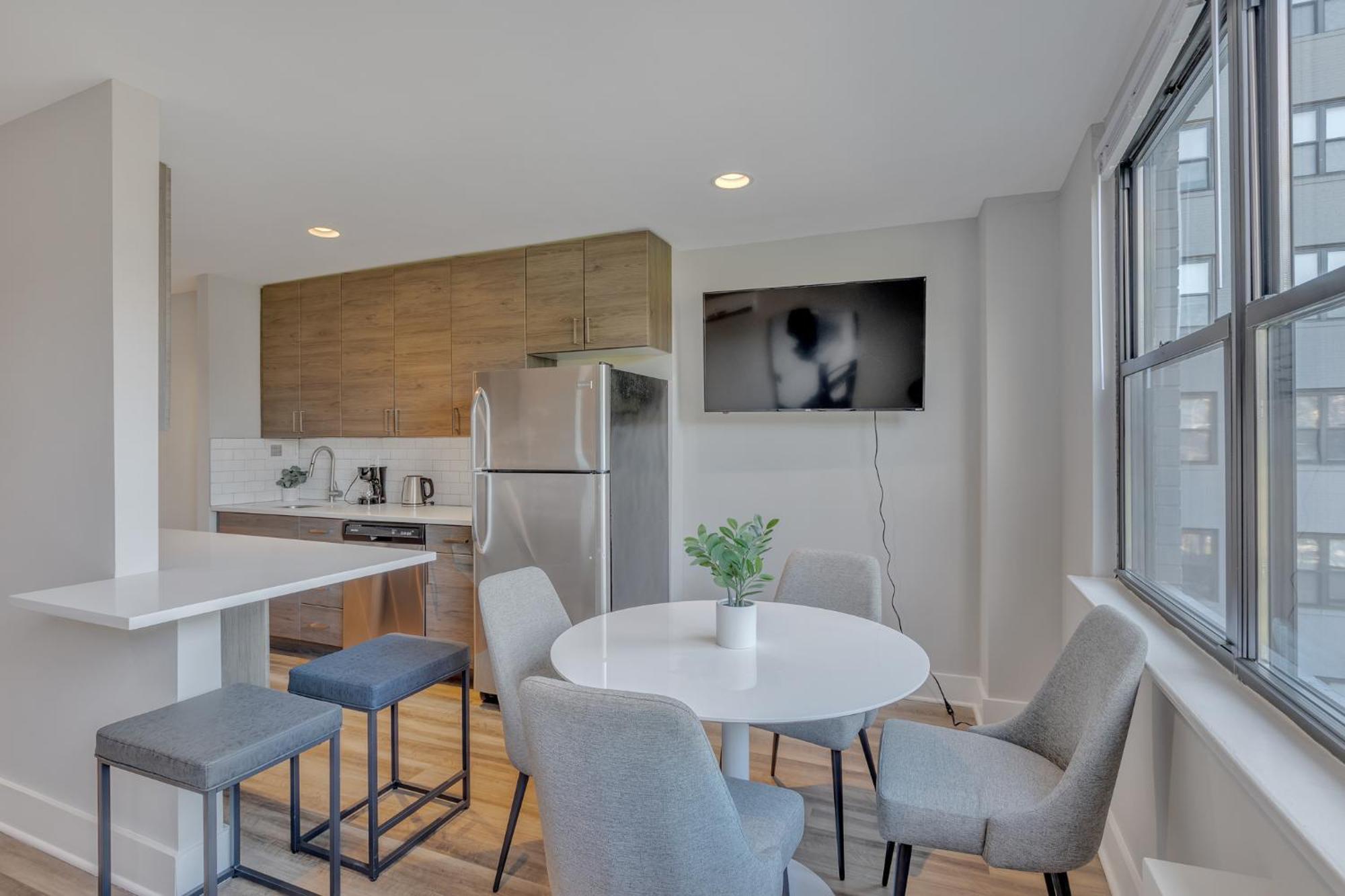 Avenue B340 Cozy Furnished 2br, With Gym, Pool *