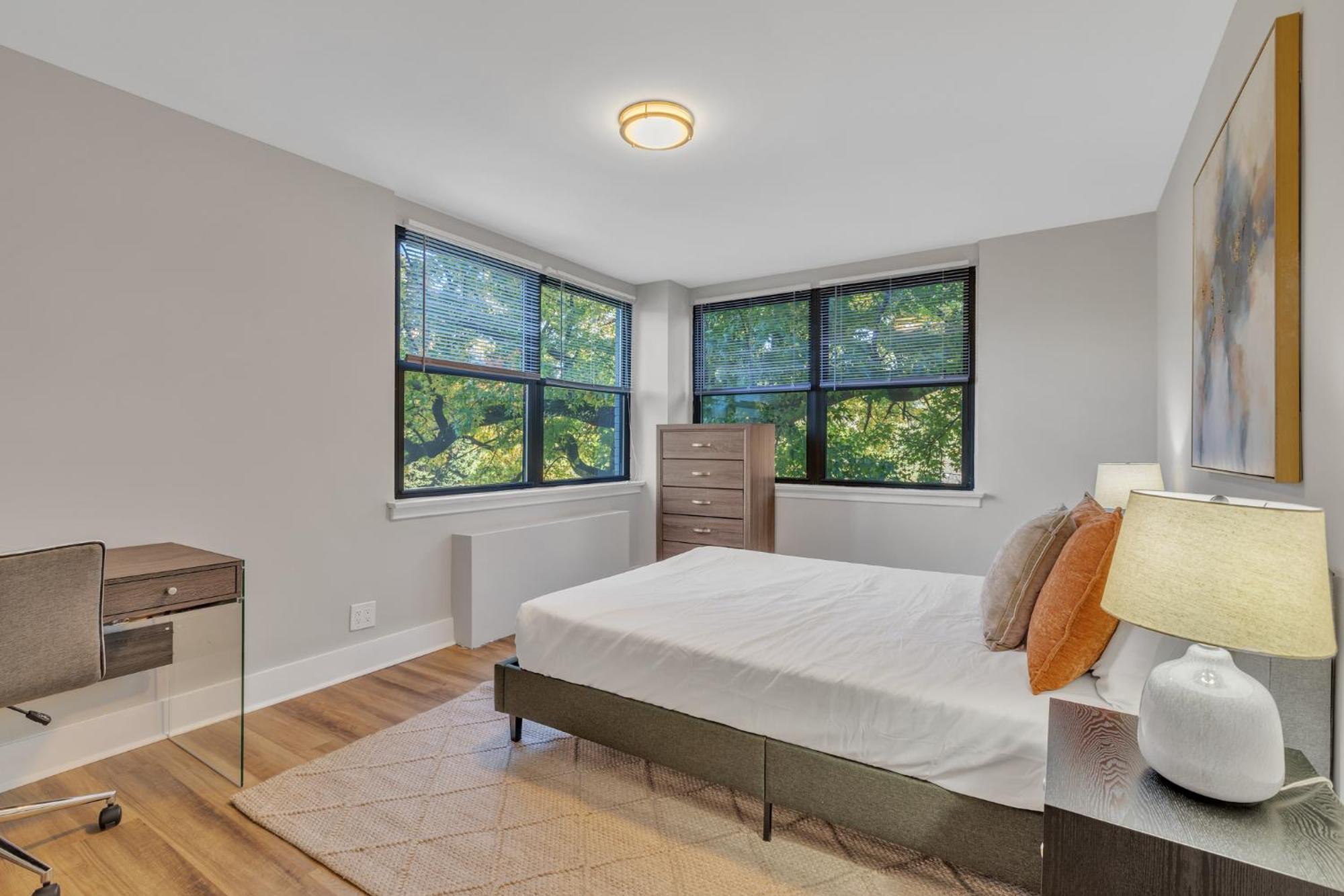 Avenue B340 Cozy Furnished 2br, With Gym, Pool Apartment *