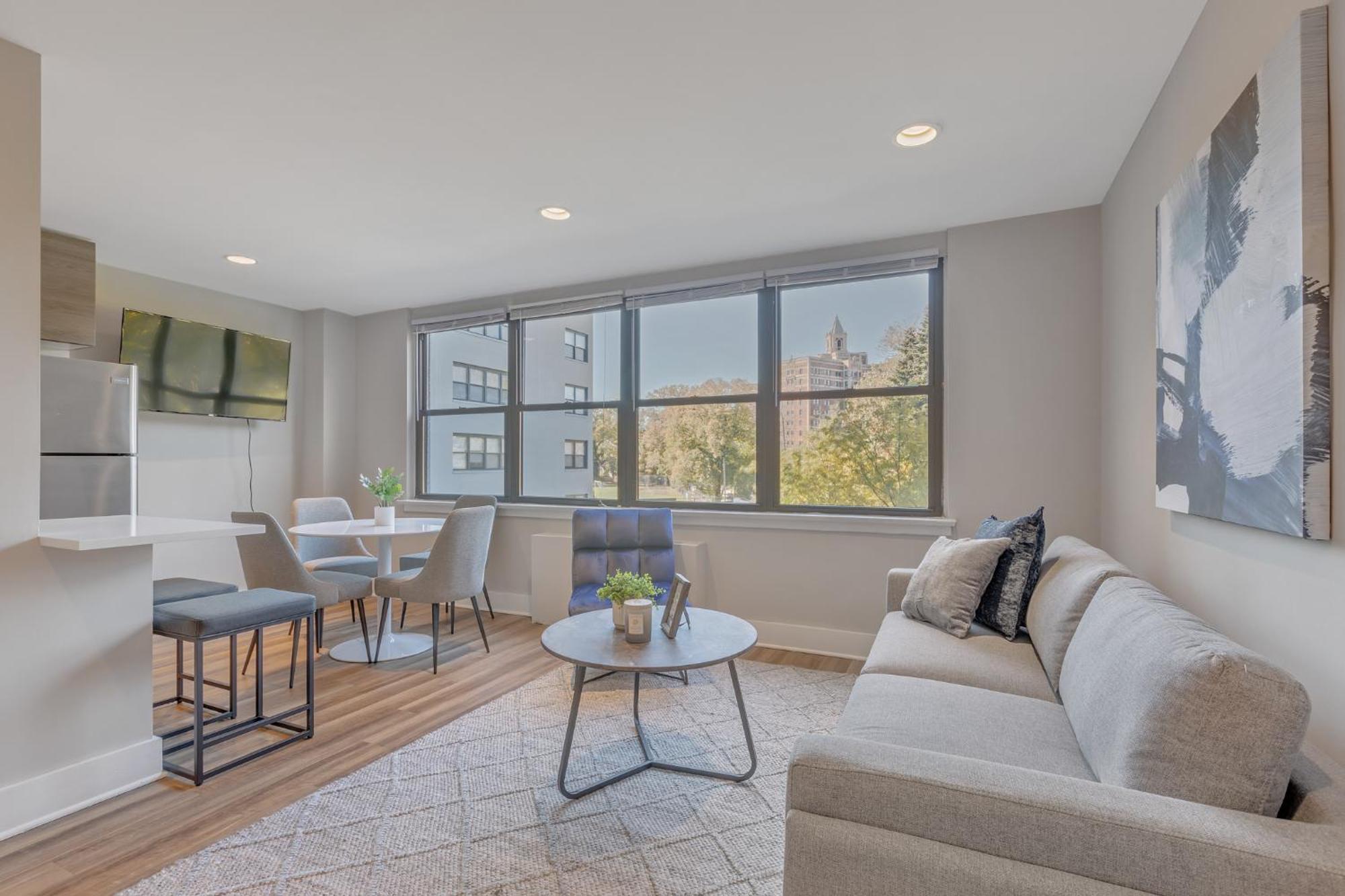Avenue B340 Cozy Furnished 2br, With Gym, Pool