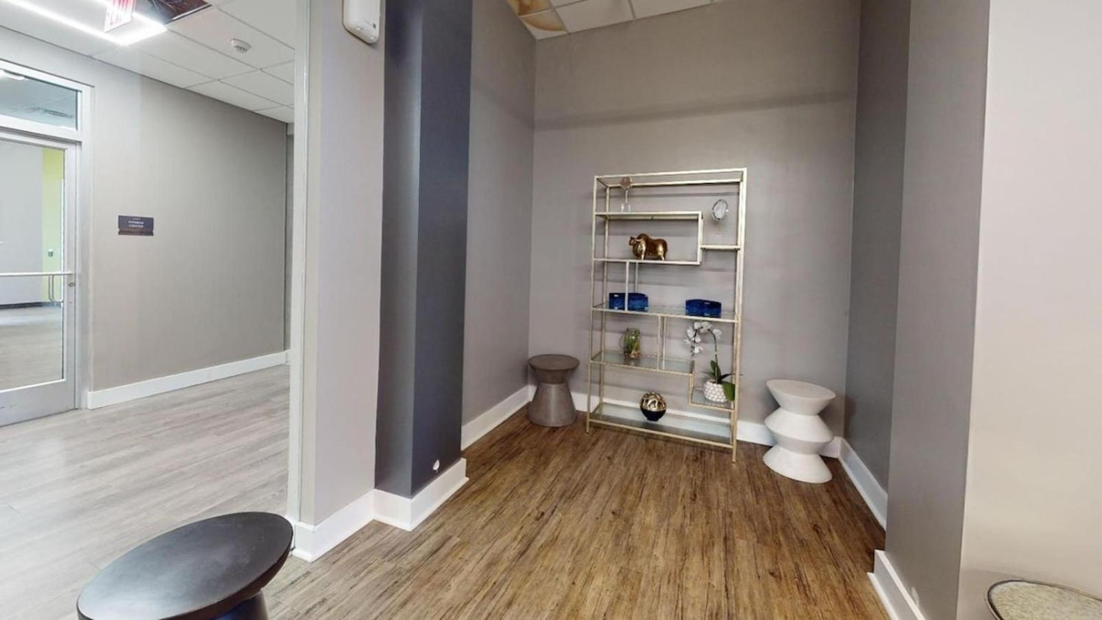 Avenue B340 Cozy Furnished 2br, With Gym, Pool Apartment